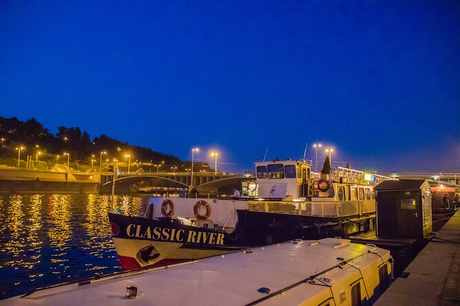 Prague: Sightseeing Boat Cruise with Buffet Dinner - Dinner, drinks, and the real value of the buffet