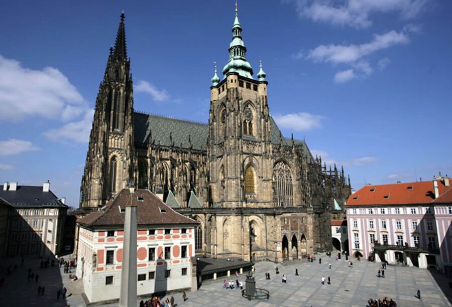 Prague: Stunning Viewpoints, Castle, City & Park Bike Tour - The guide and listening setup