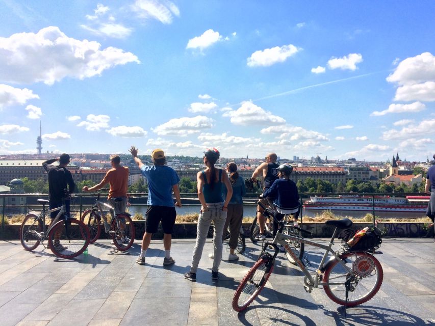 Prague: Stunning Viewpoints, Castle, City & Park E-Bike Tour - Who should book this ride?