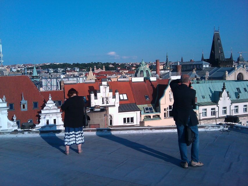 Prague: Tailored Sightseeing Tour in French - What the French-language guide adds