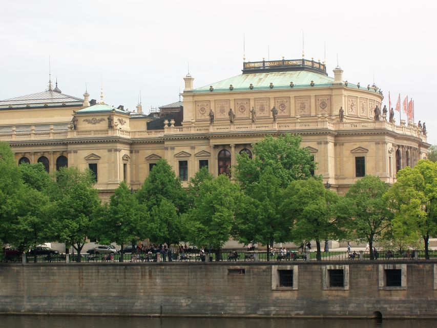 Prague: Tailored Sightseeing Tour in French - Is $52 good value for your group?