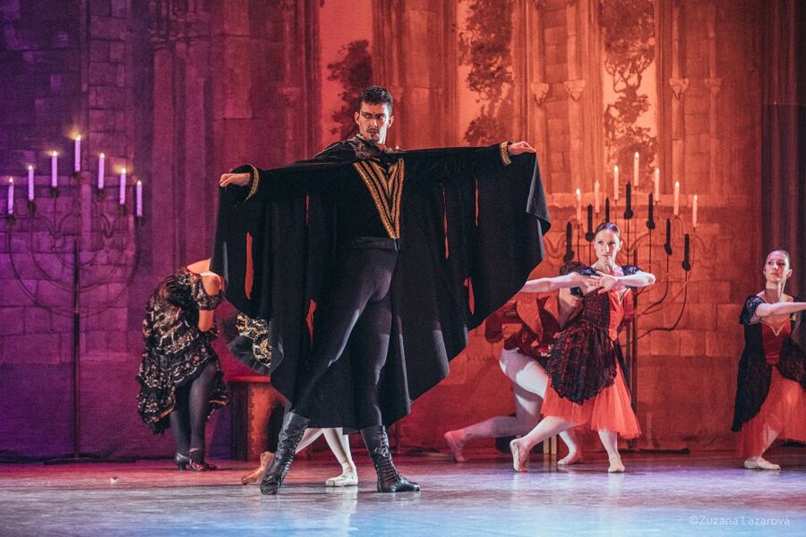 Prague: The Best of Swan Lake Ballet Tickets - What to wear and when to arrive