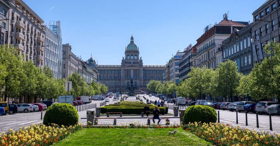 Prague Tour in Spanish - Wars, communism, and the Velvet Revolution