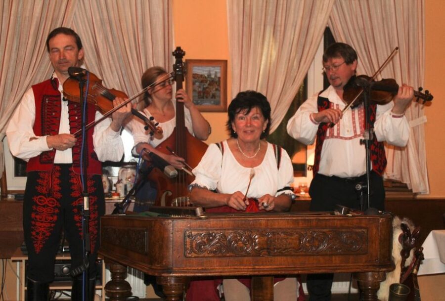 Prague: Traditional Folklore Evening with Dinner & Music - The 25-minute ride through central Prague