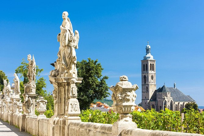 Prague-Vienna One-Way Sightseeing Day Tour - Lednice Palace gardens and the Minaret