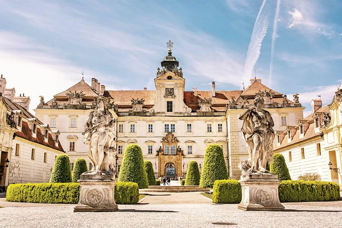 Prague-Vienna One-Way Sightseeing Day Tour - Who should book this route?