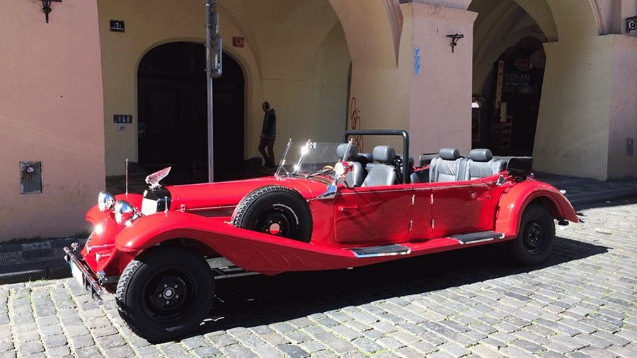 Prague: Vintage Car Ride and Walking Tour - Practical details that affect your day