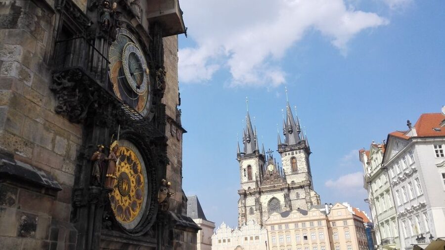 Prague: Vintage Car Ride and Walking Tour - Who should book this Prague tour