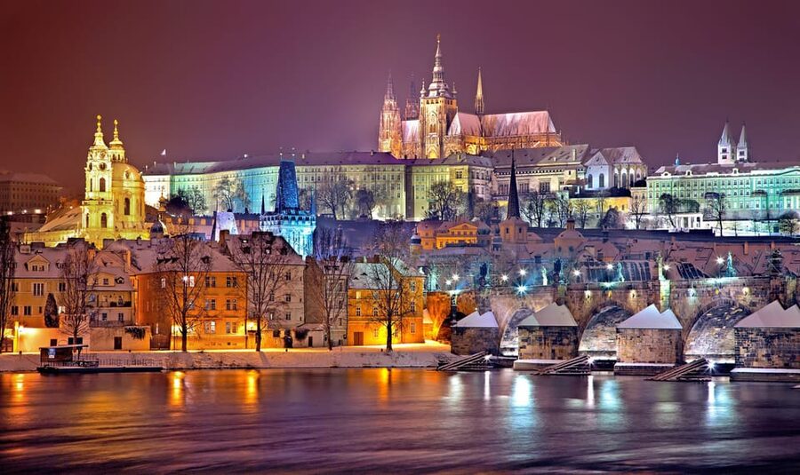 Prague : Visite insolite avec un guide journaliste français - Starting at Saint Wenceslas in the heart of the city