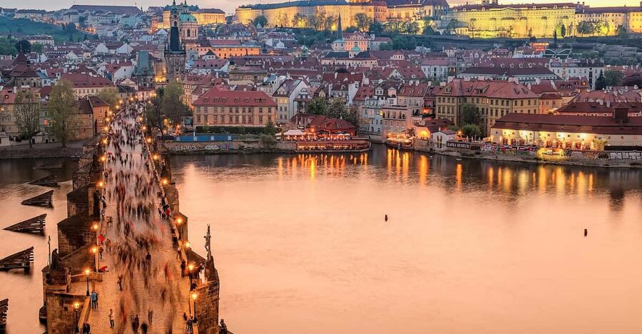 Prague : Visite insolite avec un guide journaliste français - Old Town Square and Prague’s best-known views
