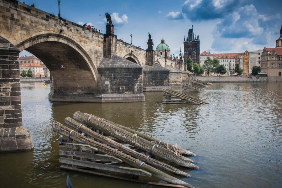 Prague: Vltava River Evening Dinner Cruise - What Dinner Is Like