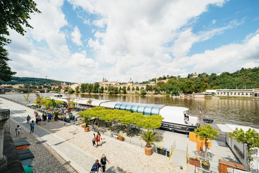 Prague: Vltava River Lunch Cruise in an Open-Top Glass Boat - Starting at Pier 3A without confusion