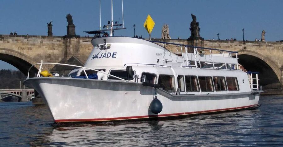 Prague: Vltava River Private Boat Party with Drinks - Key points at a glance