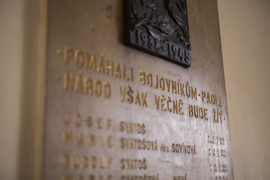 Prague: World War 2 and Operation Anthropoid Walking Tour - Petschek Palace and the machinery of occupation