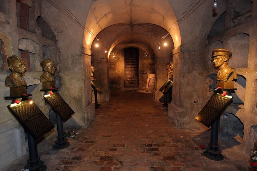 Prague: WWII Tour with Local Historian SMALL GROUP - Who should book this experience