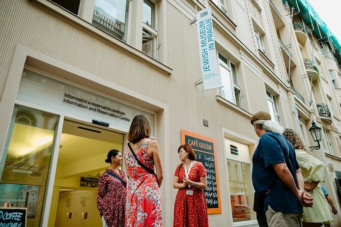 PRIVATE: 3h Stories of Prague Jewish Quarter Tour, drink included - What the private format adds