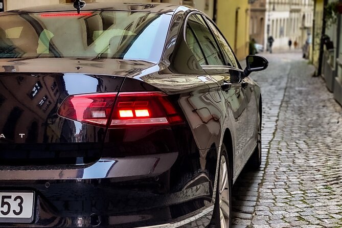 Private ARRIVAL Transfer by LIMOUSINE 3+1pax - From Prague Airport to Your Hotel Without the Guesswork