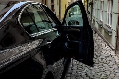 Private ARRIVAL Transfer by LIMOUSINE 3+1pax