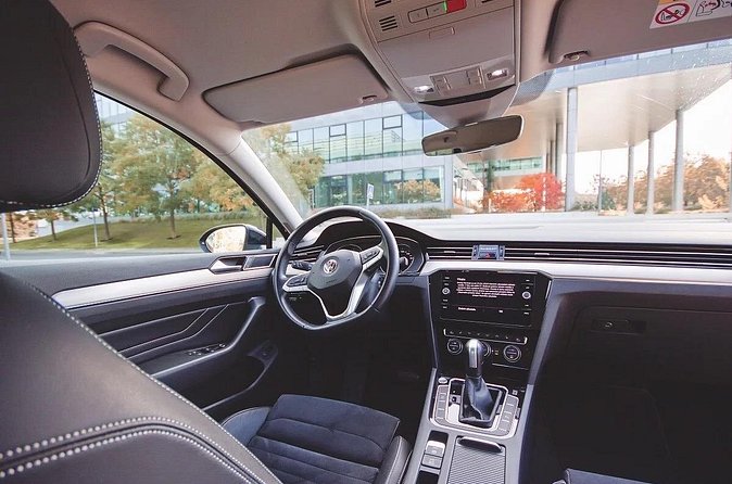 Private ARRIVAL Transfer by LIMOUSINE 3+1pax - Is $50.46 Good Value for Prague?