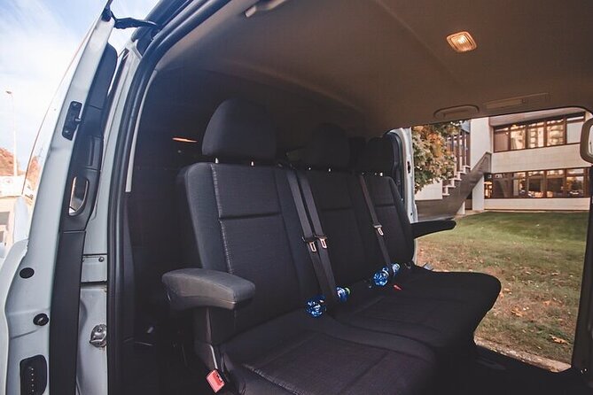 Private ARRIVAL Transfer by MINIVAN Mercedes Vito 8+1pax - The 40-Minute Ride Into Prague