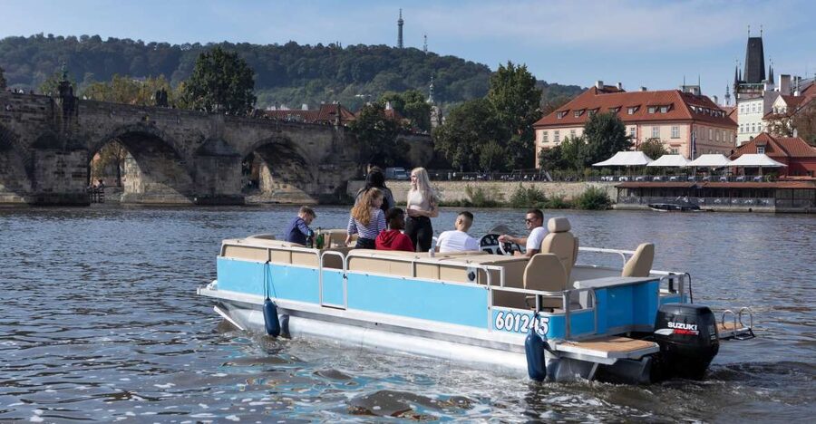Private Boat Cruise With Unlimited Prosecco - Setting out from the Vltava in central Prague