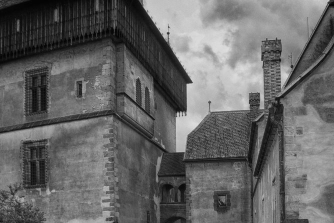 Private Karlstejn castle trip from Prague with Lunch & Admission - Timing, seasons, and castle schedules