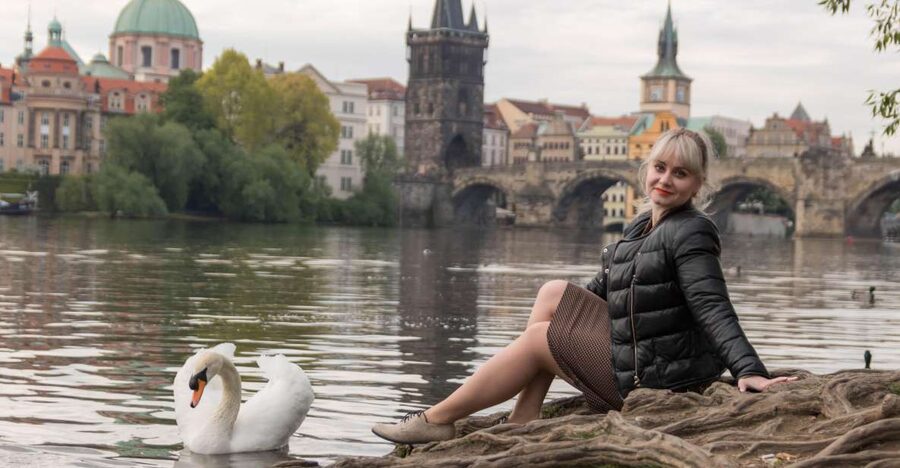 Private photoshoot in Prague - Charles Bridge is the picture everyone wants