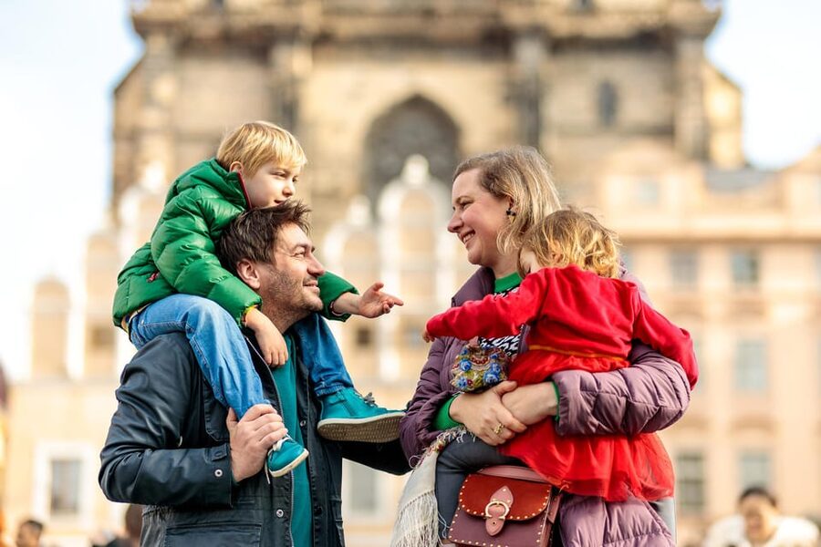 Private Prague Sunrise Photoshoot + Walking Tour - Leah’s guide and photographer combination