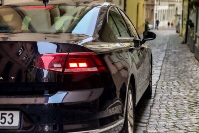 Private ROUND-TRIP (FROM and TO the AIRPORT) by LIMOUSINE 3+1pax