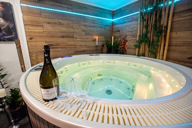 Private Spa with Jacuzzi and Sauna - BLACK ZONE - Two saunas, plus room to take breaks