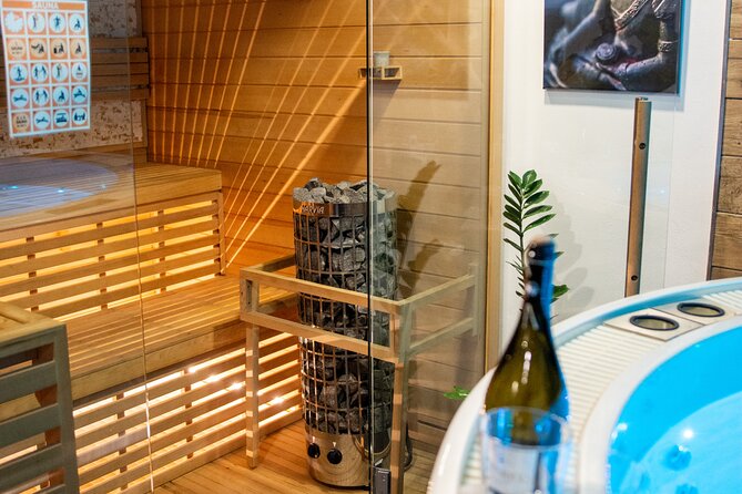 Private Spa with Jacuzzi and Sauna - BLACK ZONE - The jacuzzi has two different settings