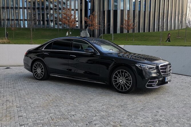 Private Transfer from Prague Airport to Prague City Hotels 1 - 3 pax - The driver makes the biggest difference