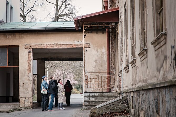 Psychiatric Hospital & Abandoned Cemetery - Returning to the gate and heading toward the metro