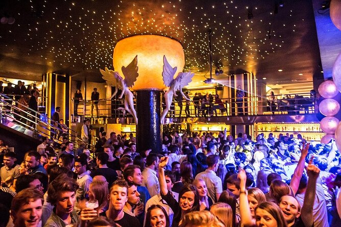 PUB CRAWL IN PRAGUE | Admission Ticket - Moving through four Prague nightlife stops