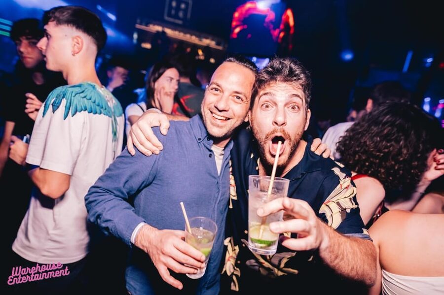 Pub Crawl with Shots and Night Club I Prague - How the timing and group size affect your night