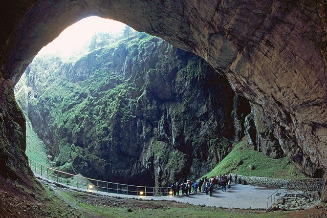PUNKVA CAVES, ABYSS and PERNSTEJN CASTLE =only from Apr to Sep - Who will enjoy this day most