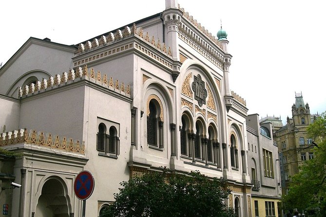 Rent-a-Friend in Prague - Old Town Hall and the Astronomical Clock: a short central stop