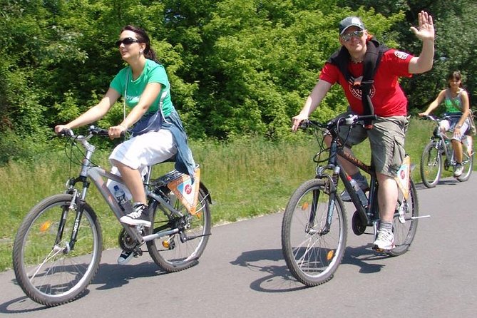River & Park Bike Tour to Troja Chateau (Private small groups) - Cycling through Stromovka Park