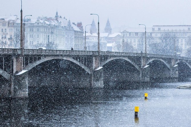 Shared Arrival Transfer: Prague Airport to Hotels - Luggage rules and who should avoid it