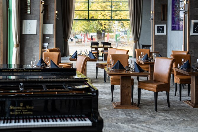 Sinatra Tribute Show and Dinner Experience in Manes - A Sinatra evening inside Prague’s Mánes building