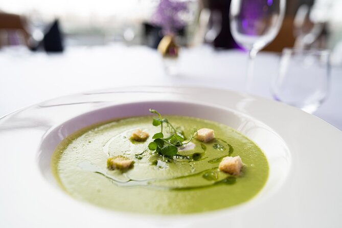 Sinatra Tribute Show and Dinner Experience in Manes - The three-course menu and its 1930s Prague influence