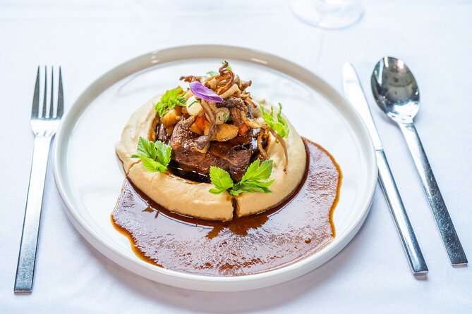 Sinatra Tribute Show and Dinner Experience in Manes - Why the Mánes views add real value