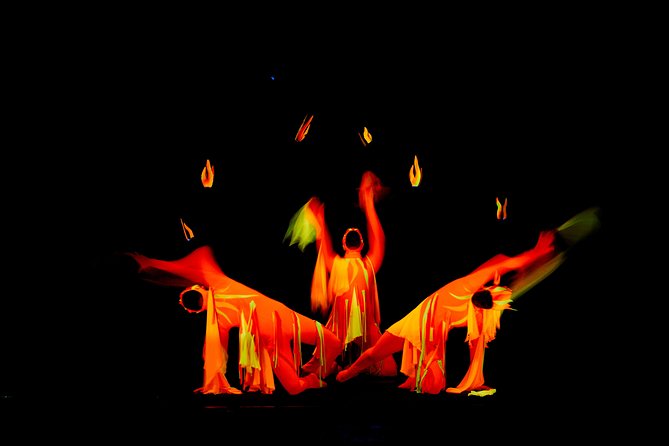 Skip the Line: WOW Show Black Light Theater in Prague Ticket - Seating, queues, and the meaning of skip the line