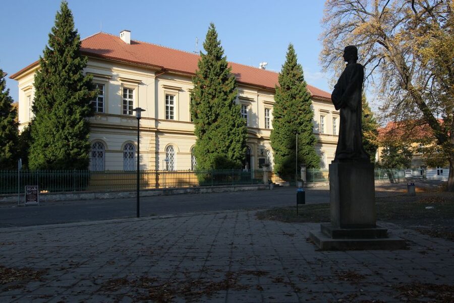 Terezin Memorial: Entry Ticket Combo w. Guided Walking Tour - The Ghetto Museum and the children’s drawings