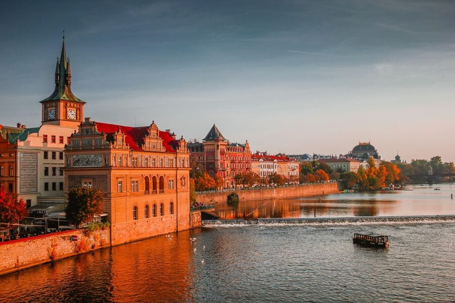 The Royal road, walking tour in french - Karlova Street and the approach to Charles Bridge