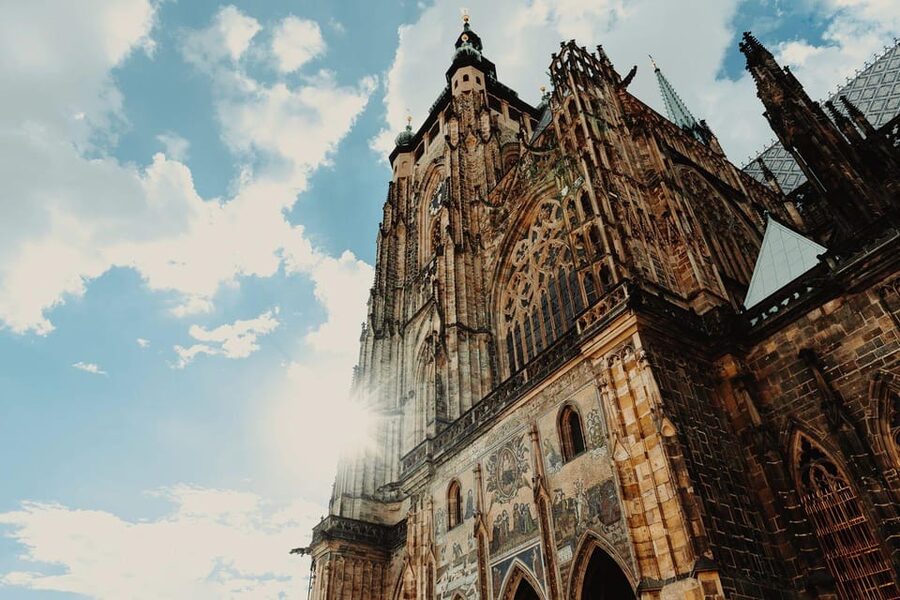 Tour of Prague Castle in italian language ticket included - Meeting at Kohl Fountain in the Second Courtyard