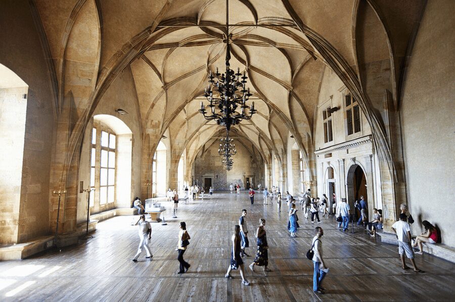 Tour of Prague Castle in italian language ticket included - Who should book this castle tour?