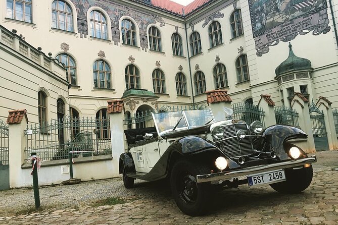 Vintage Cars Prague - Grand City Tour 150min / 1-6 pers. 2,5hrs - The Old Town begins with the Astronomical Clock