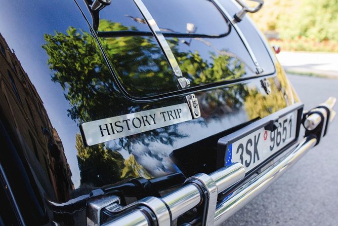 Vintage Cars Prague - Grand City Tour 150min / 1-6 pers. 2,5hrs - Crossing the castle district in an open-top car