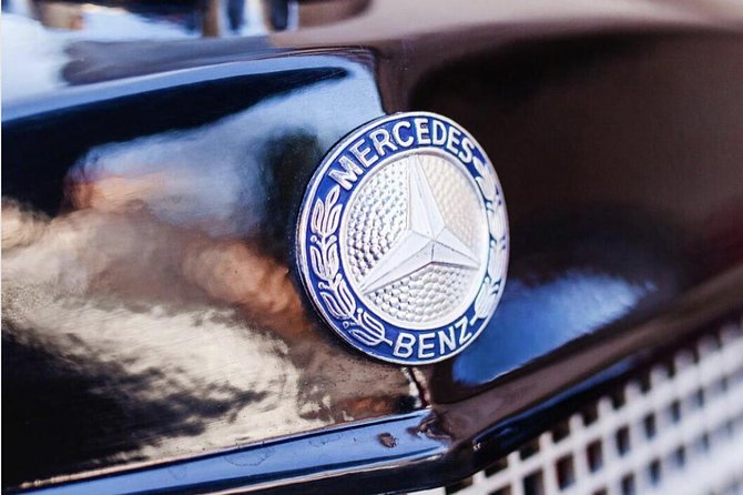 Vintage Cars Prague - Sightseeing Tour 90min / 1-6 pers. - Prague Castle views and Queen Anne’s Summer Palace